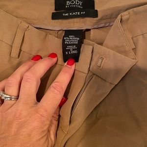 Body by Victoria Kate fit dress pants. Great fit